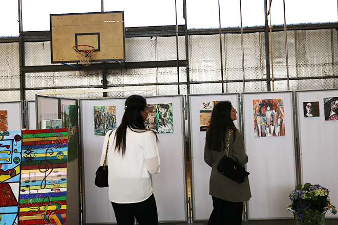Ausstellung mit Kunstwerken von Geflüchteten in der Erstaufnahmeeinrichtung in Eisenhüttenstadt